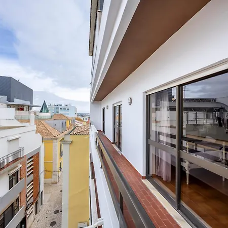 Old Town Riverside Retreat, Portimao